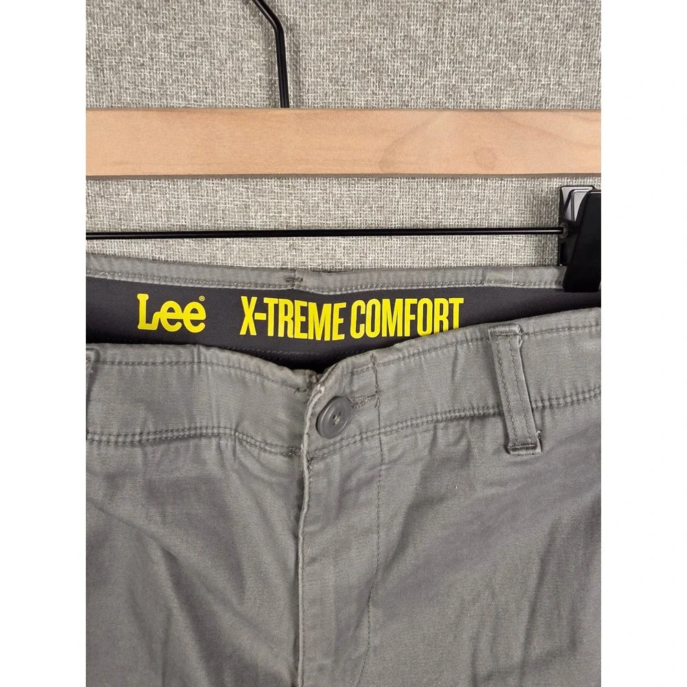 Lee X-Treme Comfort Mens Gray Chino Shorts Size 32 Stretch Flat Front 4183506